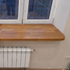 Подоконник из сращенного дуба для гостиной 3000х350х40 мм